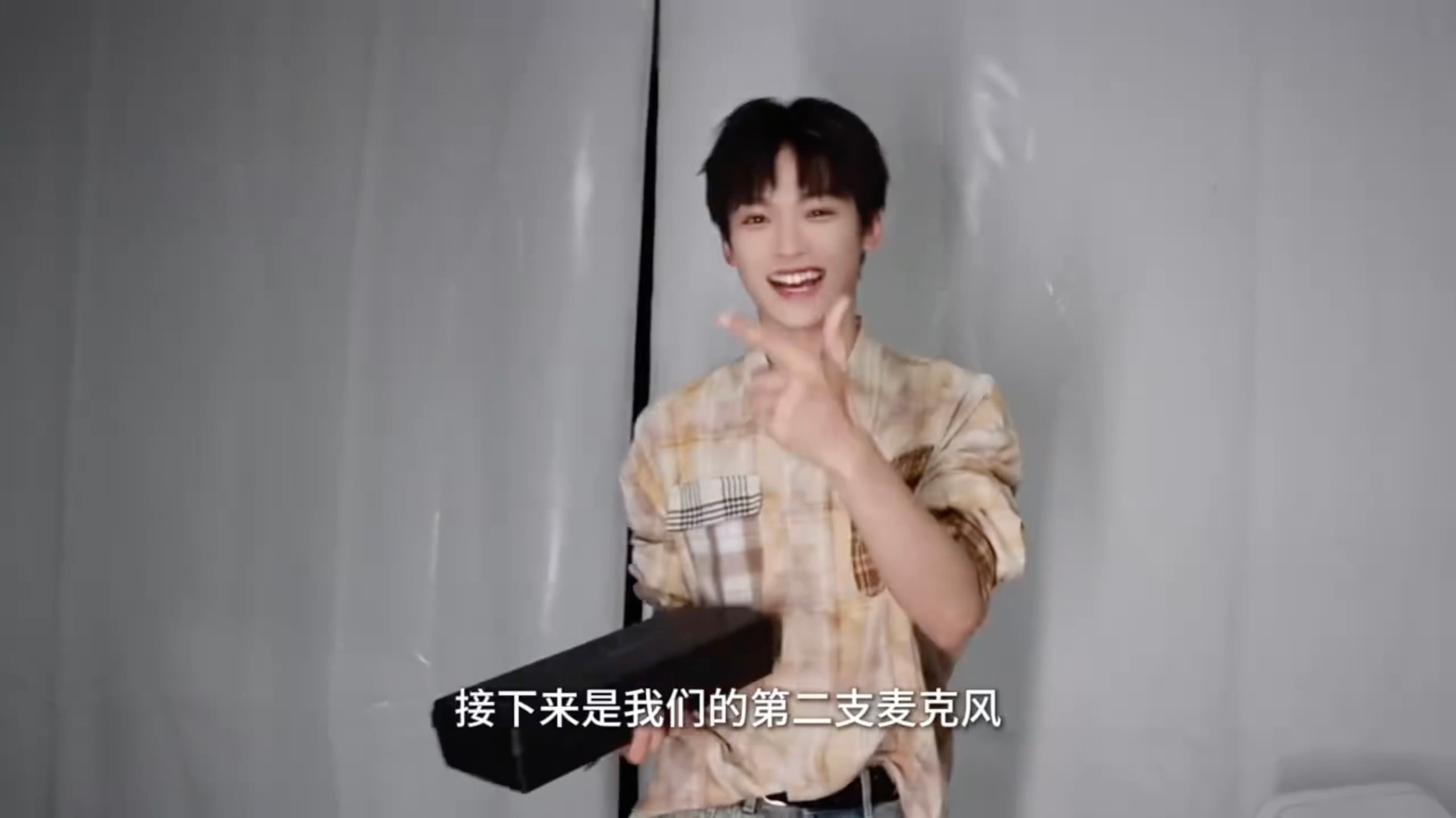 忘了青岛vlog是我不喜欢的金发造型连物料都没啥可做的[无聊] 梓渝晒青岛音乐节