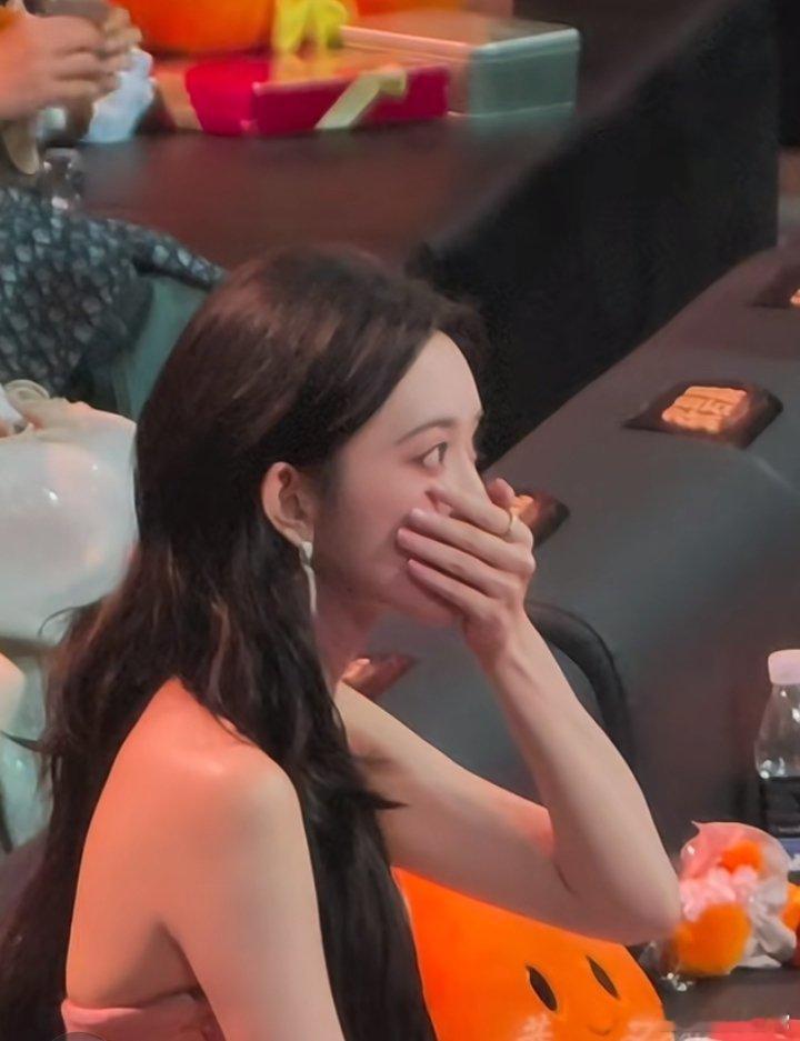 孟子义没走红毯红毯可以错过，但劳模人设永不缺席！横店直通内场，孟子义这行程密度我