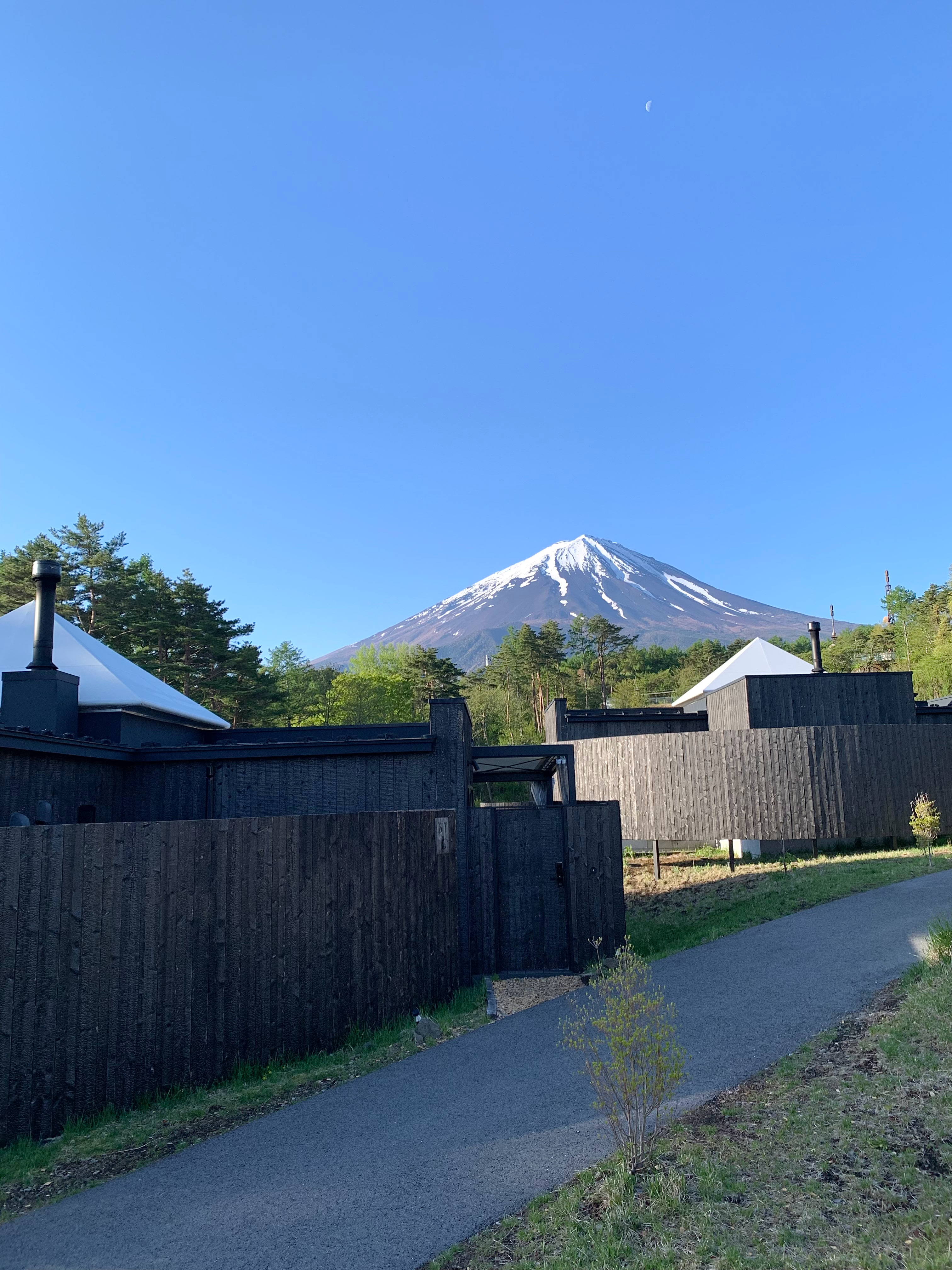 富士山下🗻清晨5点起来看见了能见度10的富士山和日照金山！直接素颜开始拍游客照