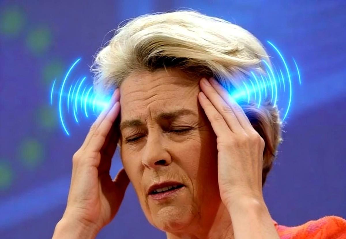 芬兰一个教授直接把话筒怼脸上了。
那是在布鲁塞尔一场国际论坛的提问环节，聚光灯