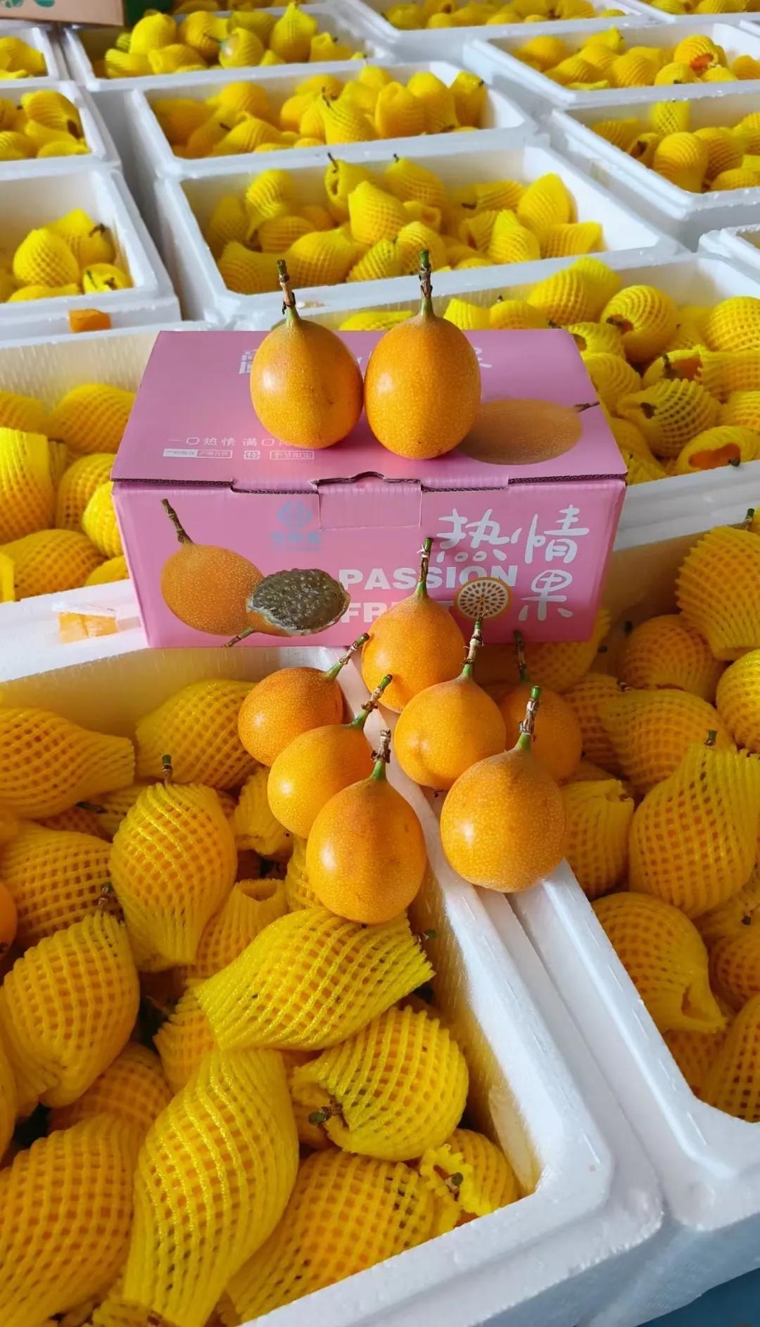 热情果真是好吃啊！我第一次吃是去年在云南省西双版纳的景洪市。是我生日那天，没有要