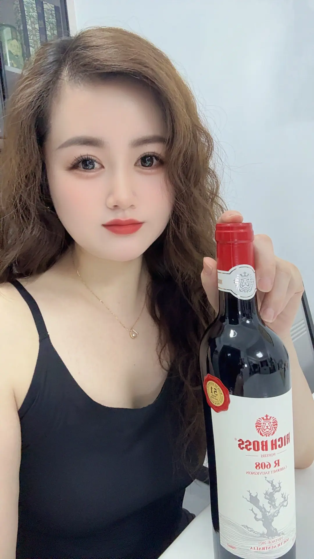 很想碰杯，但减脂的秤不允许我放纵！再忍忍再忍忍就好了！🤣🤣🤣