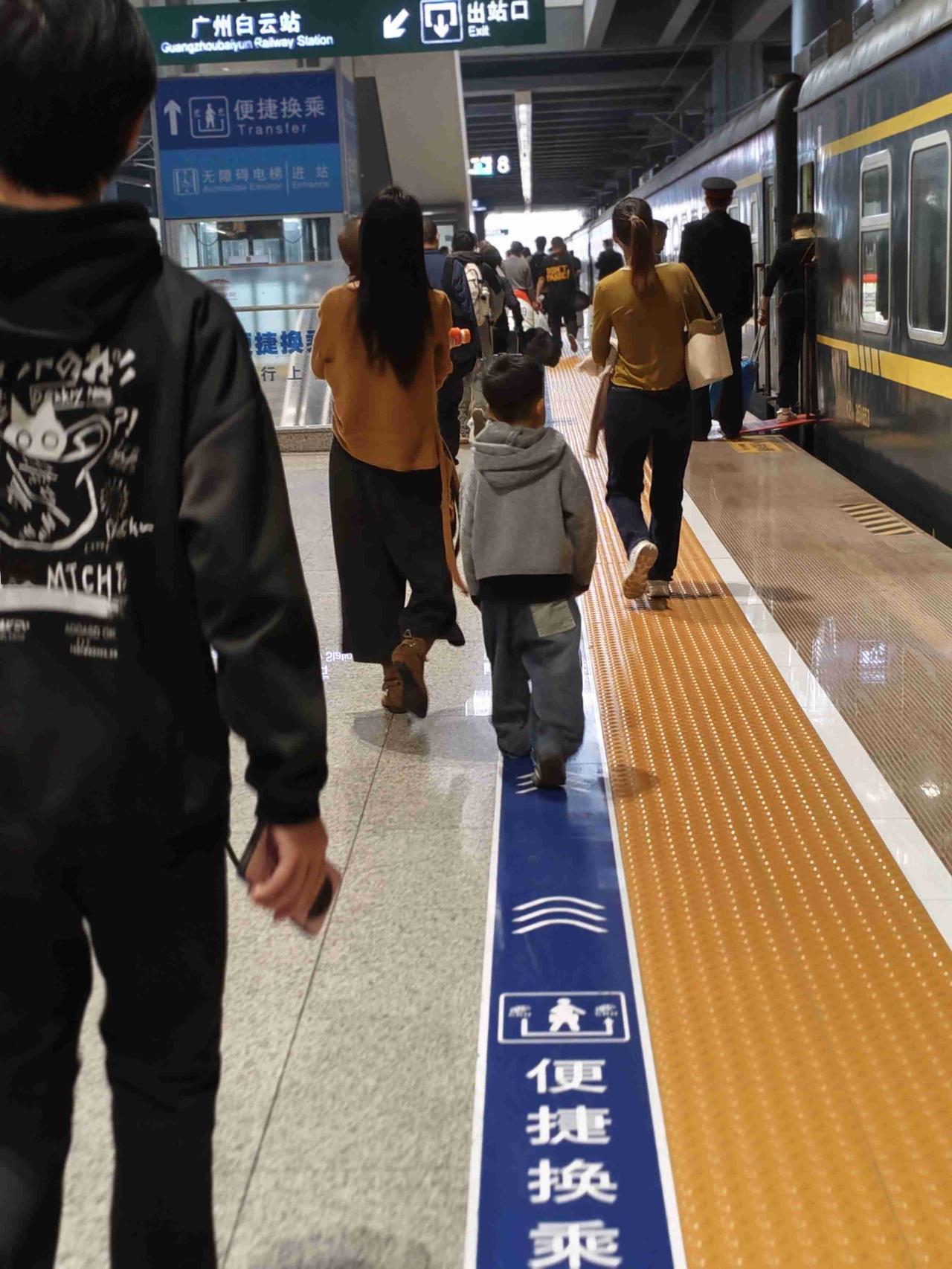 我的今日状态：🏝️旅行度假
我这里的天气：🌧下雨