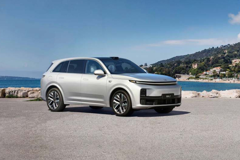 理想L7大五座增程家用SUV，无里程焦虑，后排空间宽敞，全车座椅通风加热按摩，家