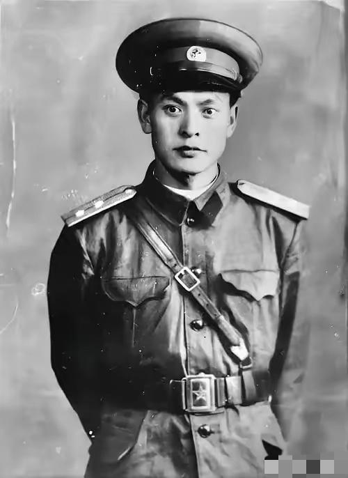 1945年，抗战胜利后，20岁的八路军周富玖回到家乡，准备和未婚妻结婚。然而，他