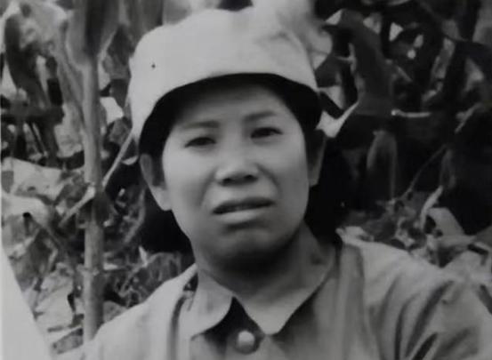 1939年，抗联女战士饱受敌人的折磨，始终守口如瓶什么也没说，可是看到一个人的身
