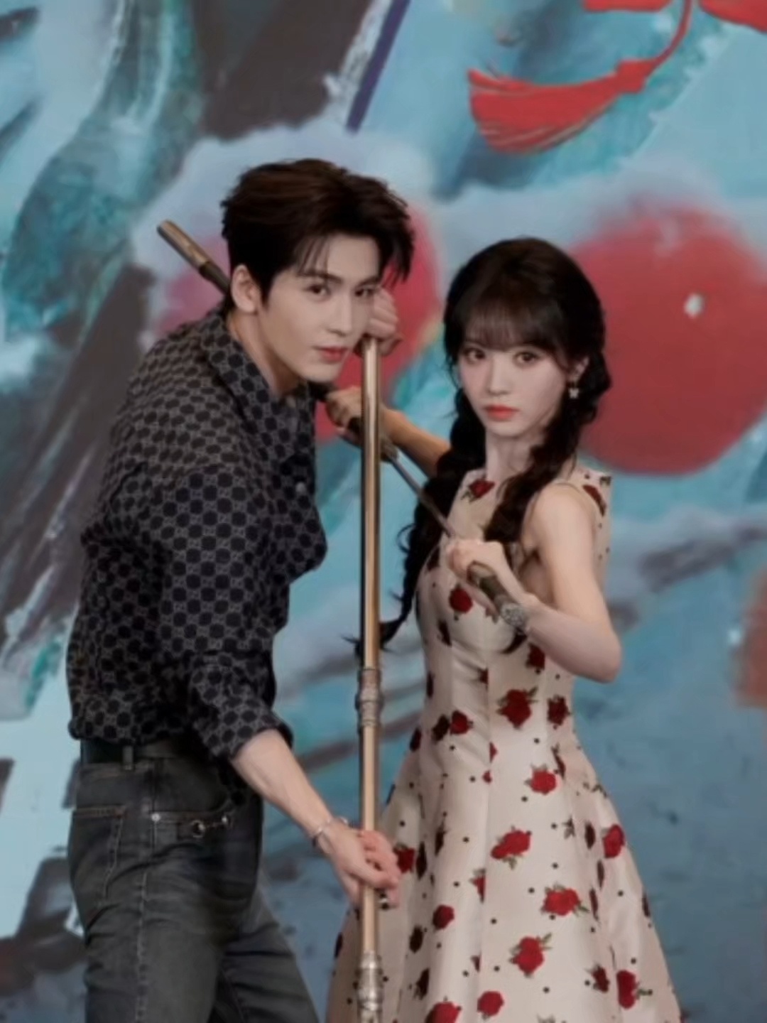 张凌赫这个抬头，田曦薇这个wink我一直在尖叫，两位完全神来的逐玉