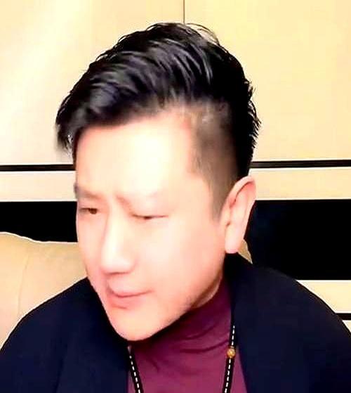 春晚相声，没了。43年的饭碗，直接砸了。圈内人李寅飞捅破窗户纸：不是不让上，是你