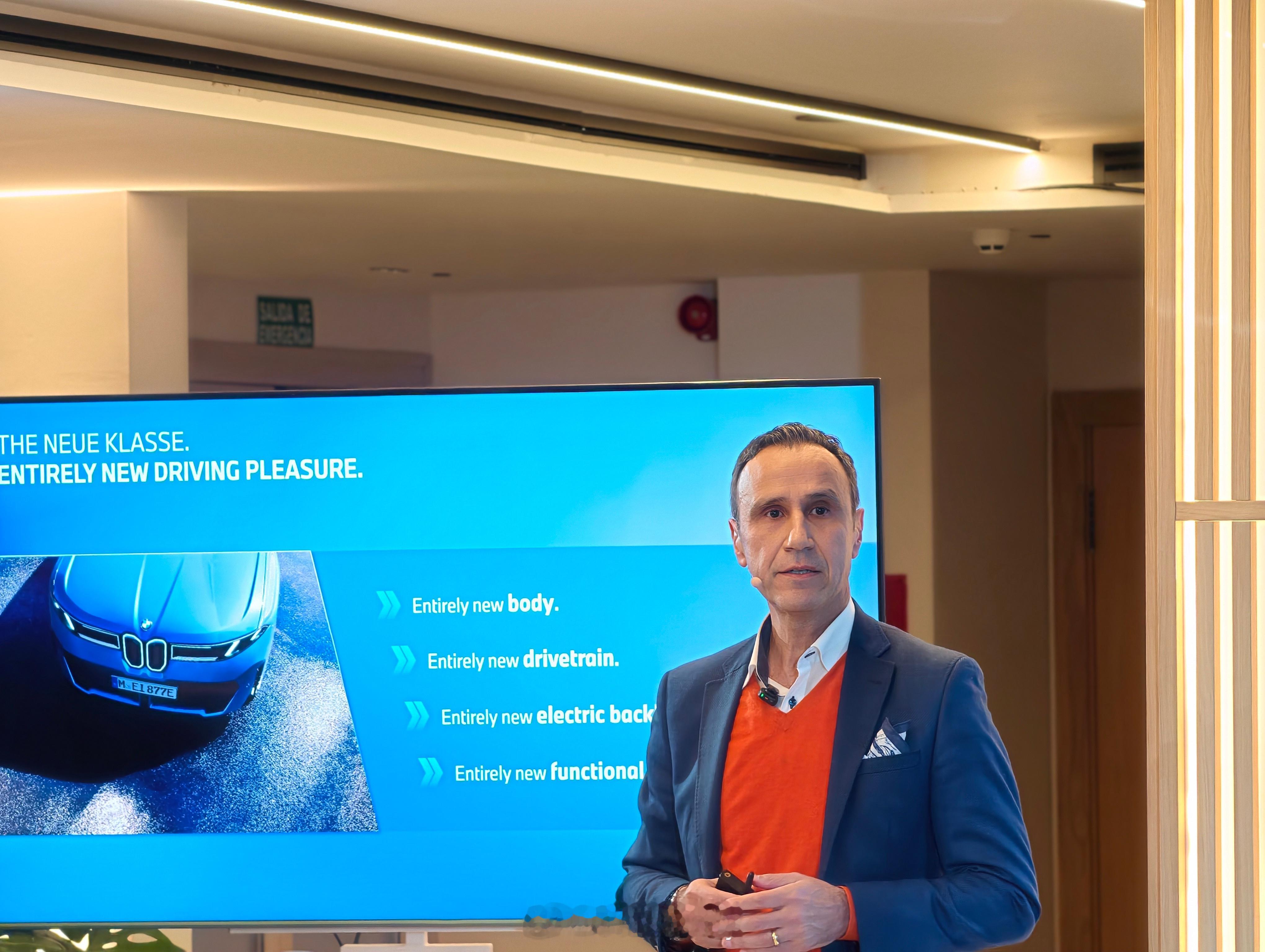 新世代BMW iX3，定义全新的驾驶乐趣。能超过宝马的驾控乐趣，唯有新世代的宝马