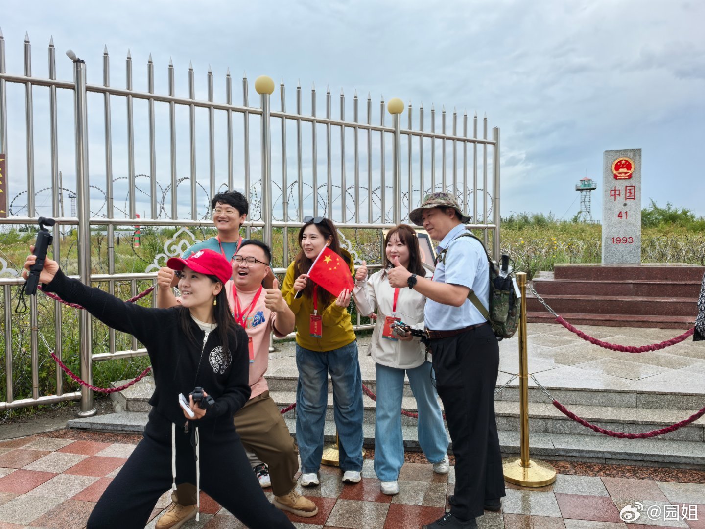 在中俄边境线上我们一起拍照一起学习，完全没有了前几天的陌生感。特别开心[鼓掌] 