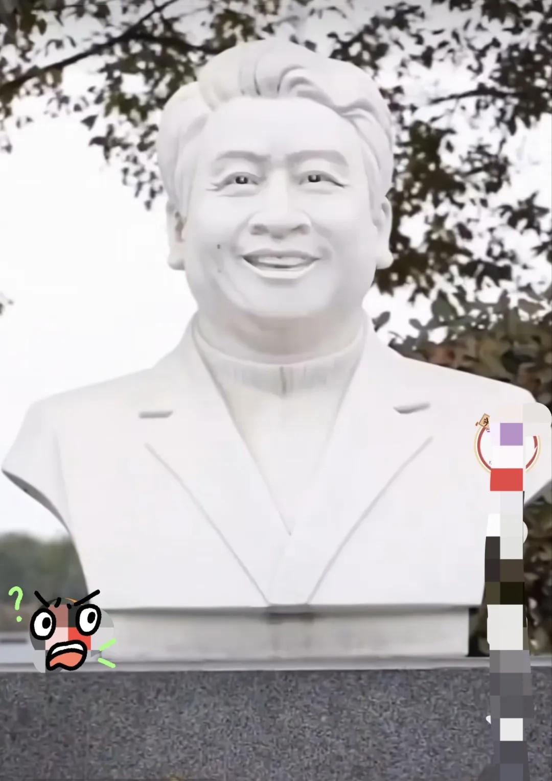 树碑立传，本是后人为了纪念先辈的功绩，树立榜样，教化后人，用来歌颂功德的。
这时
