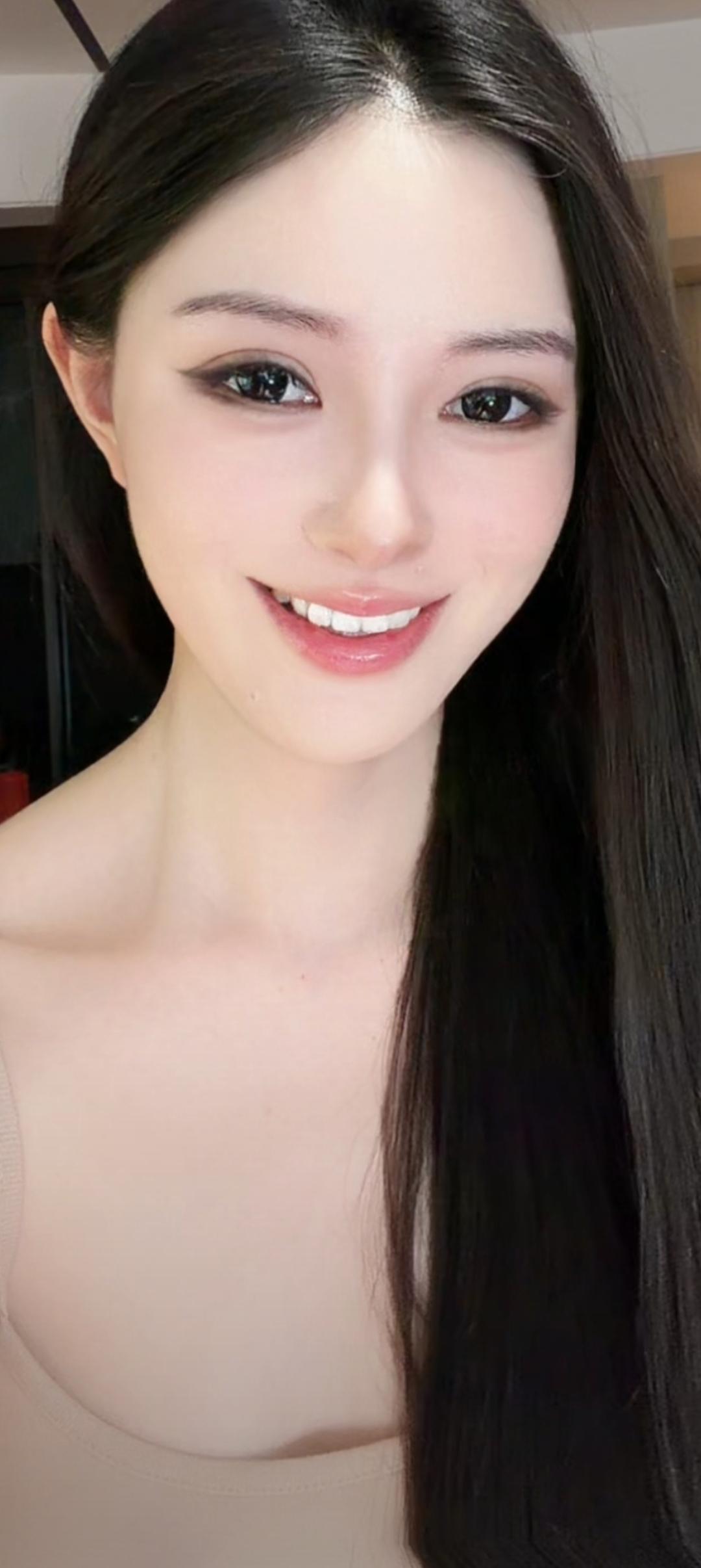 这位小姐姐笑容好甜呀！