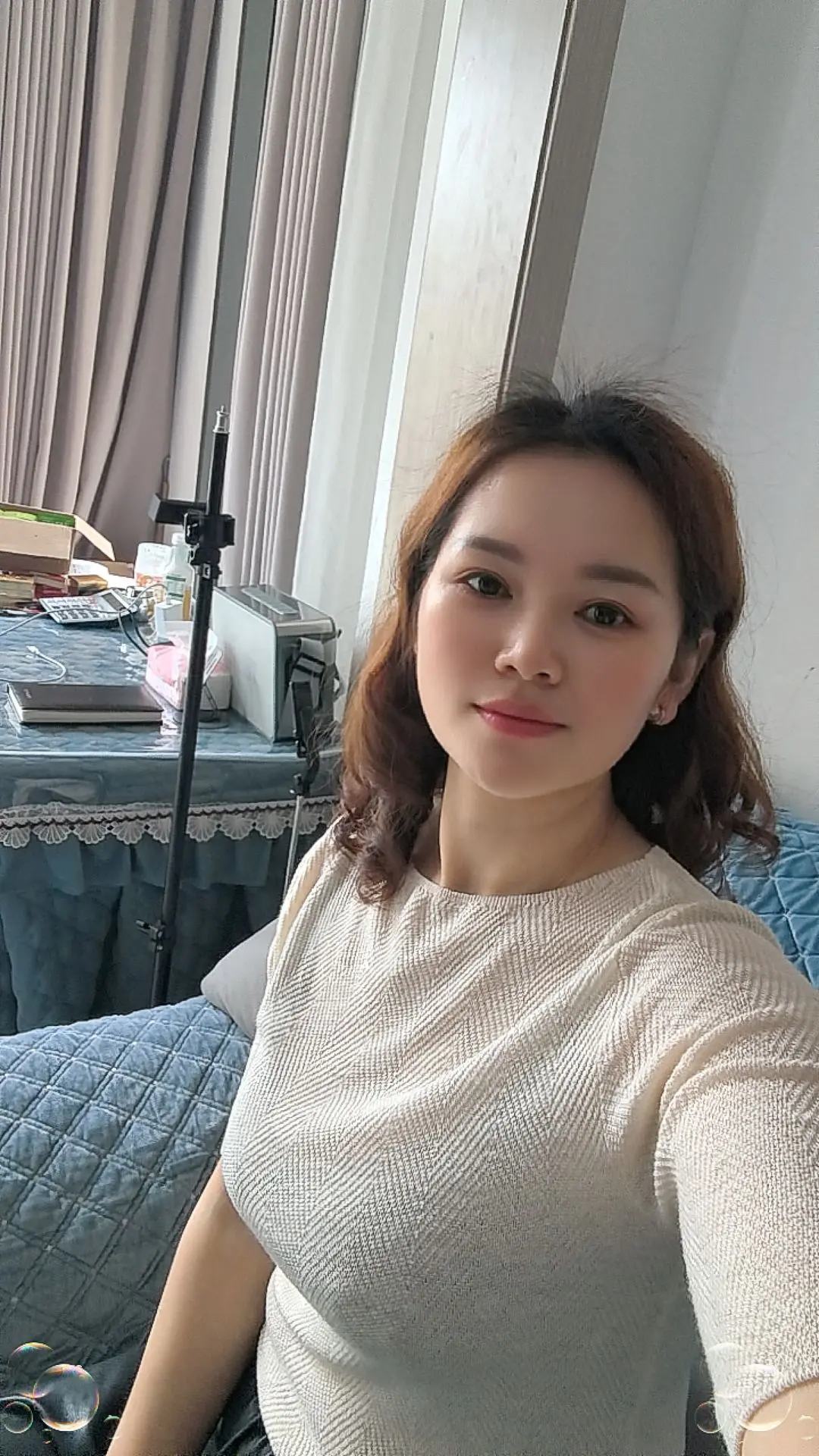 三年多独自撑家，尝尽了难，本想买点黄金补贴家用，却亏得心慌。万幸遇到素...