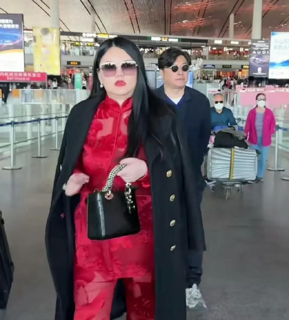 李湘全家都胖了 确实圆润了不少、、 ​​​