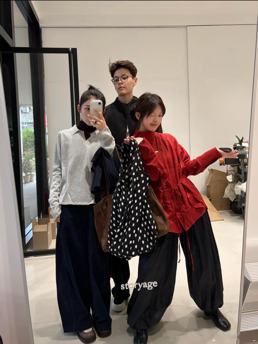 杨舒予杨舒予杨力维 20260414好姐妹一起逛街图源:时总xhs 