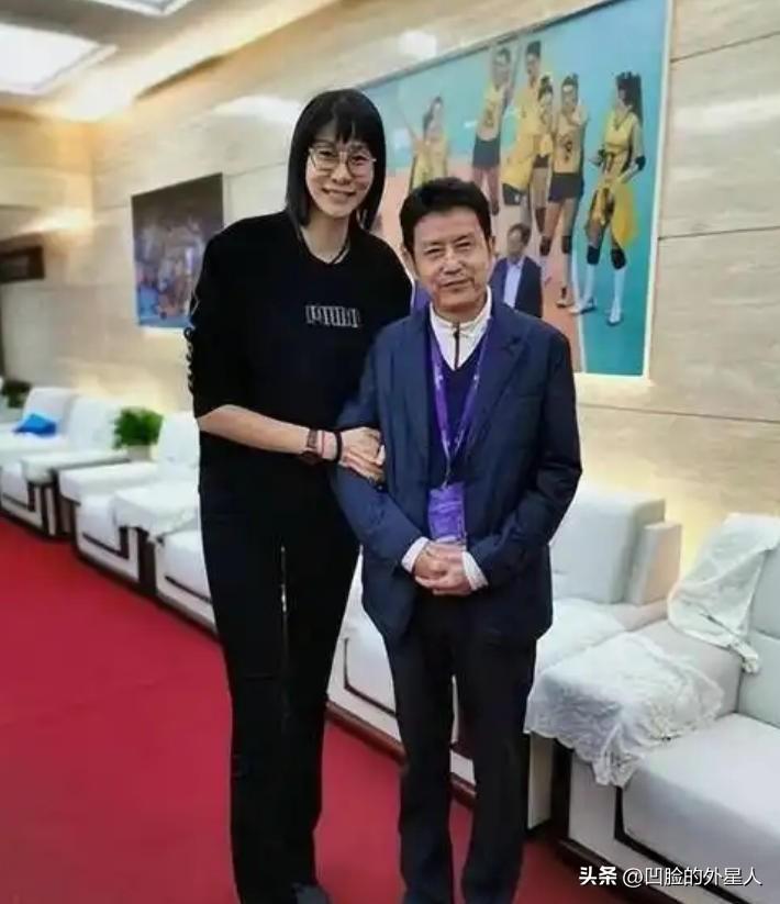 1992年，陈忠和的妻子因背包带勾住了火车，而被卷入不幸而亡。3年后，陈忠和想娶