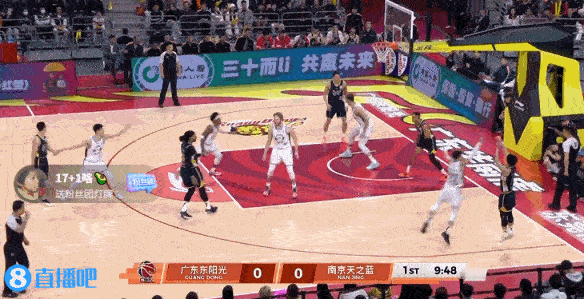 广东男篮vs同曦男篮广东东阳光本赛季第一粒进球来自徐杰的底角三分。 