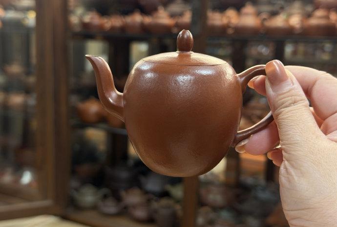 一个人如果不读书 又不去看世界 那么他的认知和三观就会由身边的人决定 所以人和人