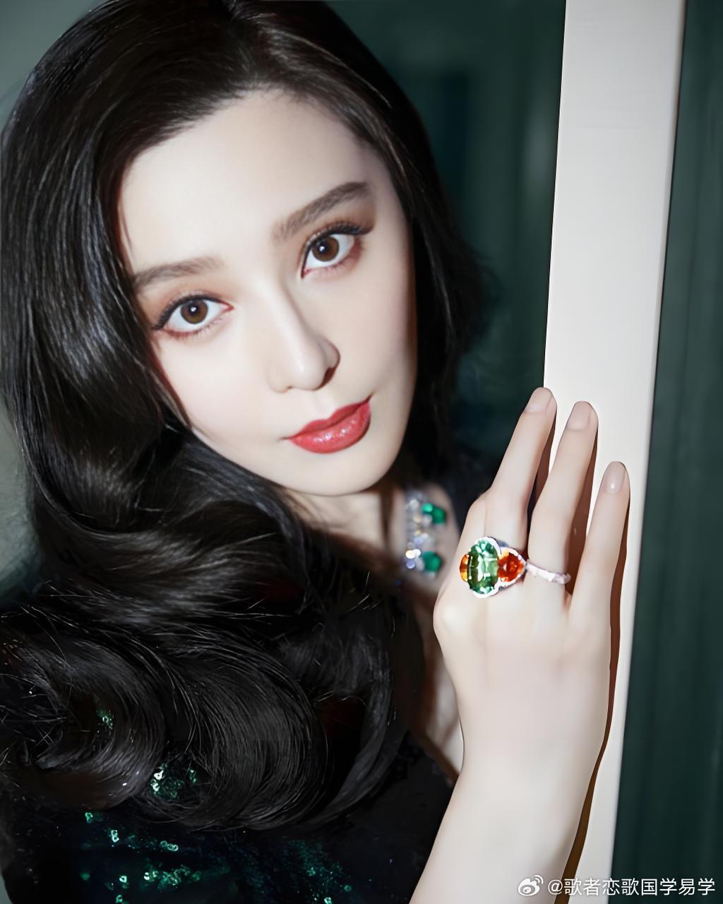 酉金，四正桃花之一，收敛内敛的金气。酉金如同首饰之金，爱美、注重形象，审美在线。