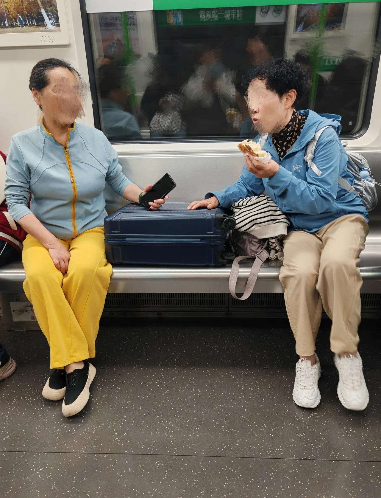 武汉！！是一个很包容的城市。。。
面对此情此景
有何办法？？
算了你们肯定觉得没