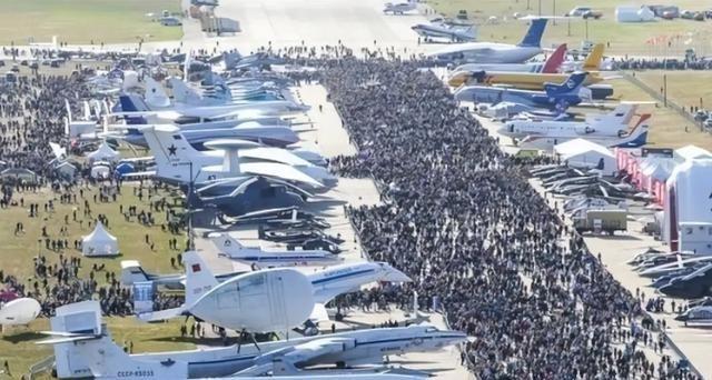 当今世界，有一个最直白的真相：美国倒下，全球或许能少些战乱、多些安宁；俄罗斯倒下