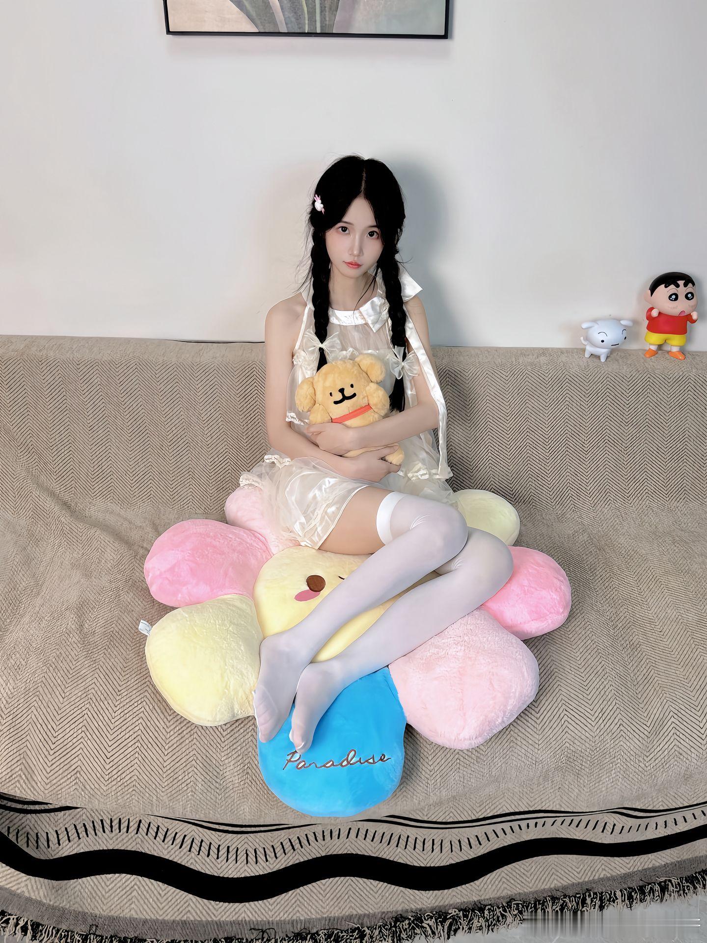 丝袜褶皱的地方莫名的好看～ ​​​