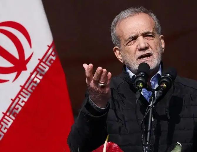 美国封锁伊朗显然牵涉到中国的利益，因为伊朗石油的最大出口方向就是中国。我认为，美