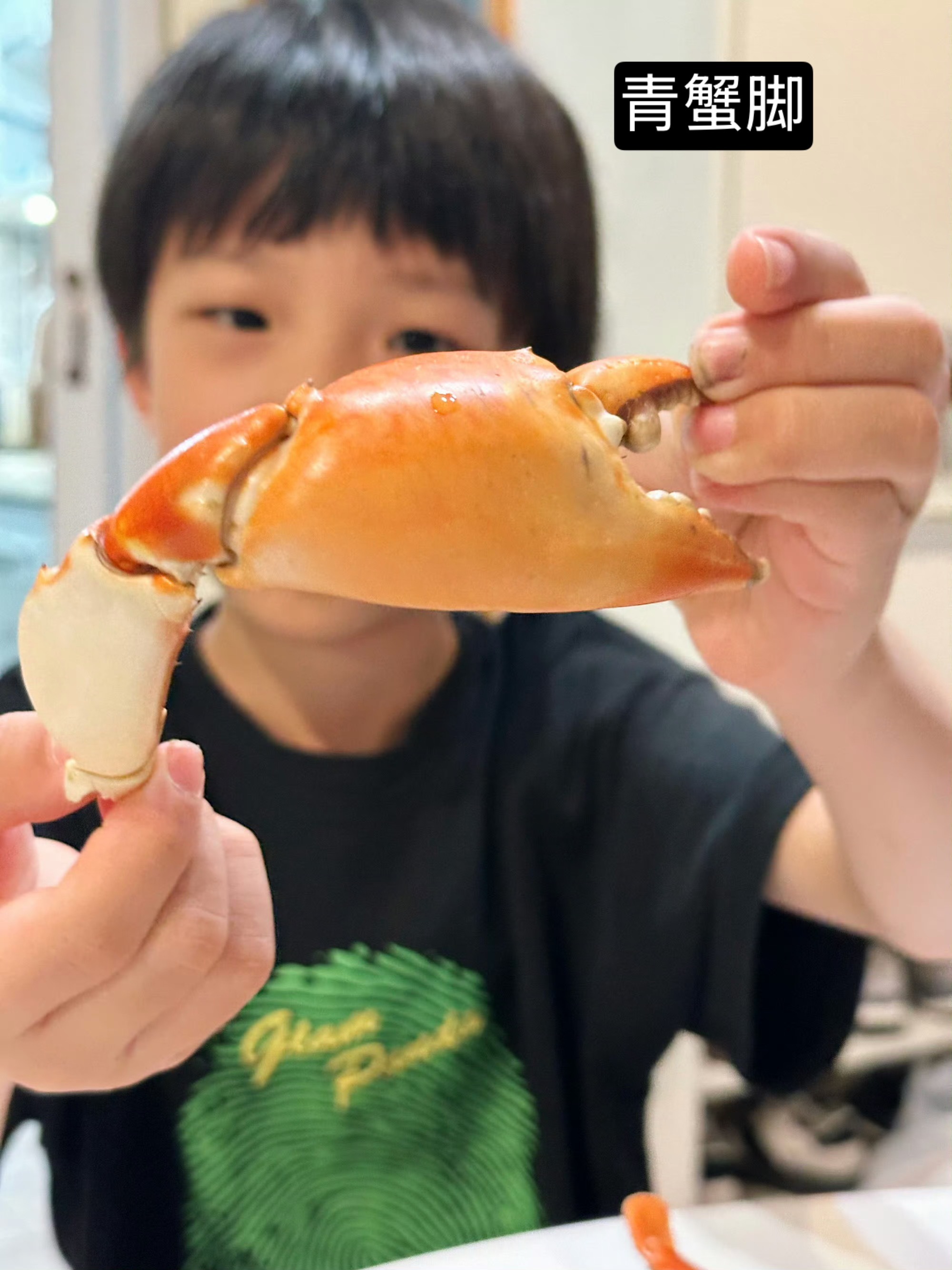 今天回家后，我们工作群都在讨论螃蟹。然后我发了多种螃蟹在群里，思琦菁菁惊呆了，说