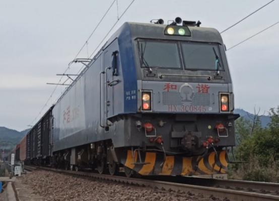 一列货列低调驶出甘肃兰州，白宫这下坐不住了：担心失去扼制中方手段！

据塔吉克斯