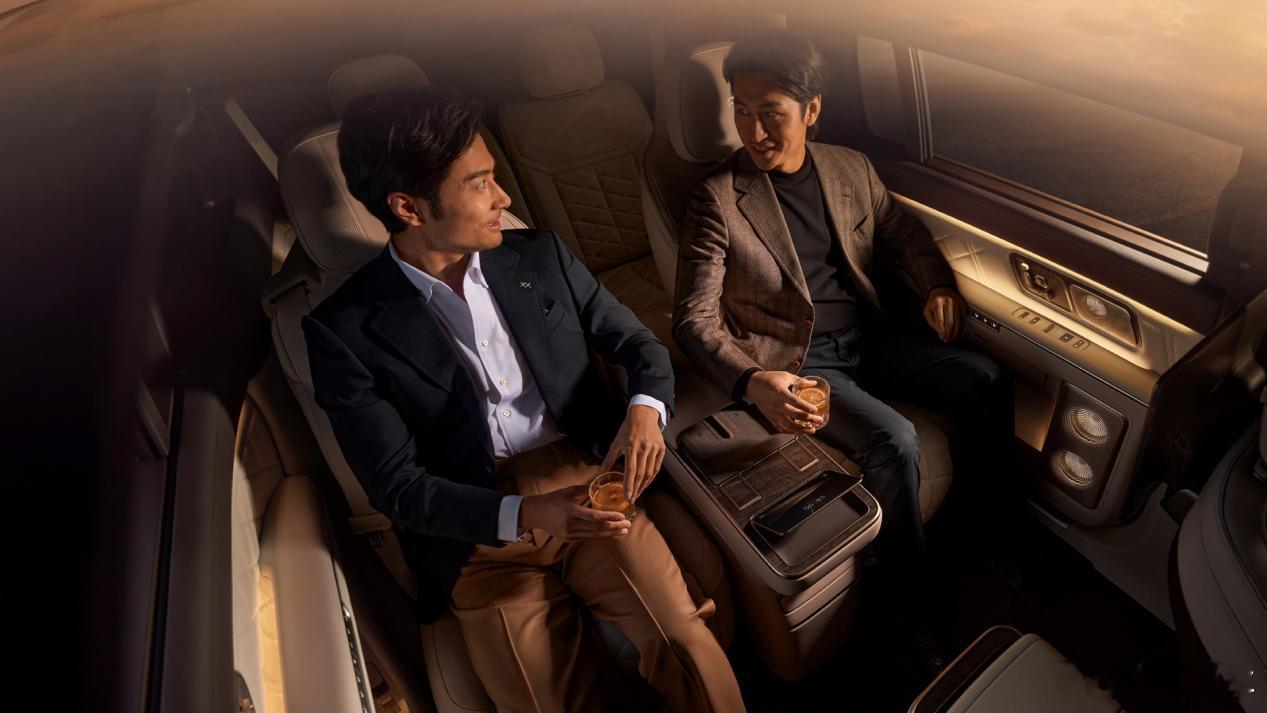 当 50 万级高端 SUV 市场进入 “9 系争霸” 时代，问界 M9 的智驾、