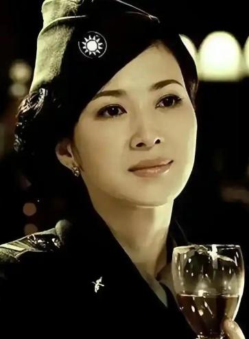 1946年戴笠身亡，留下不少财物和旧人，毛人凤一样不碰，就连向影心也被送进精神病