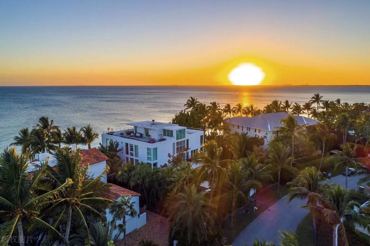 迈阿密，梅西准备来了！住这样的海边豪宅，简直是人生巅峰，胜过巴黎千万倍[奸笑]。