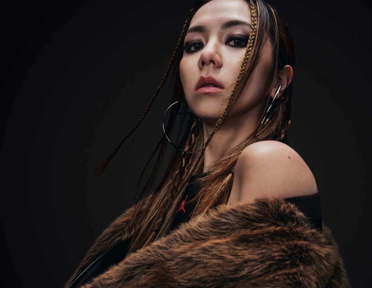 邓紫棋加入Jordan大家庭，这不就文体不分家了，到我的赛道上了。恭喜解解🎉 