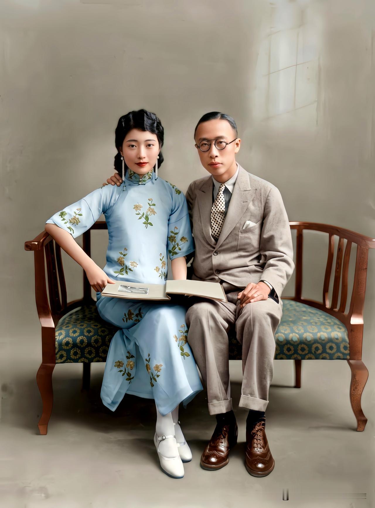 这是1920年代中后期溥仪和婉容在天津寓居时留下的一张老照片，都好好瞧清楚！这可