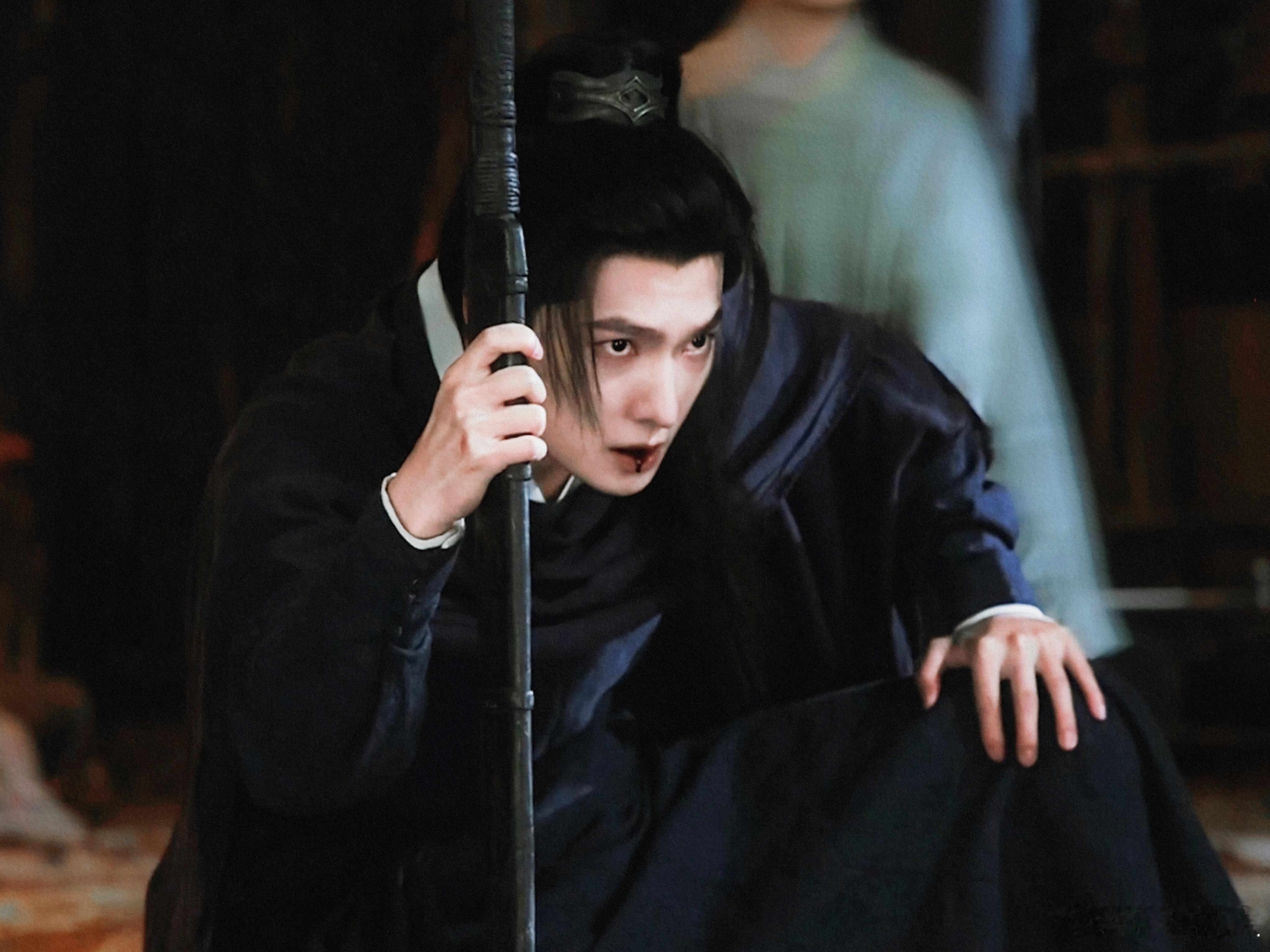 杨洋杨洋把武指头套打掉了 别人打戏是演的，杨洋打戏是真的在打……武指头套都飞了，