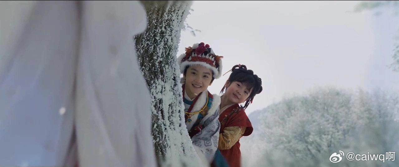 《逐玉》中两个小萌娃曹宴宁吴佳峻好可爱！这对青梅竹马也太好磕了！

《逐玉》中的