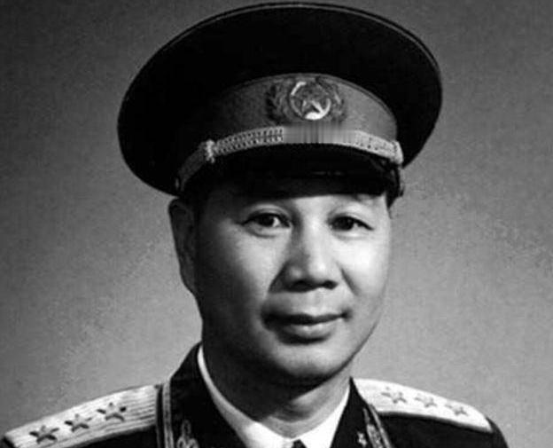 1939年深秋的晋察冀山区，寒气已经透进棉军装。

一营营长抱着件日军大衣闯进指