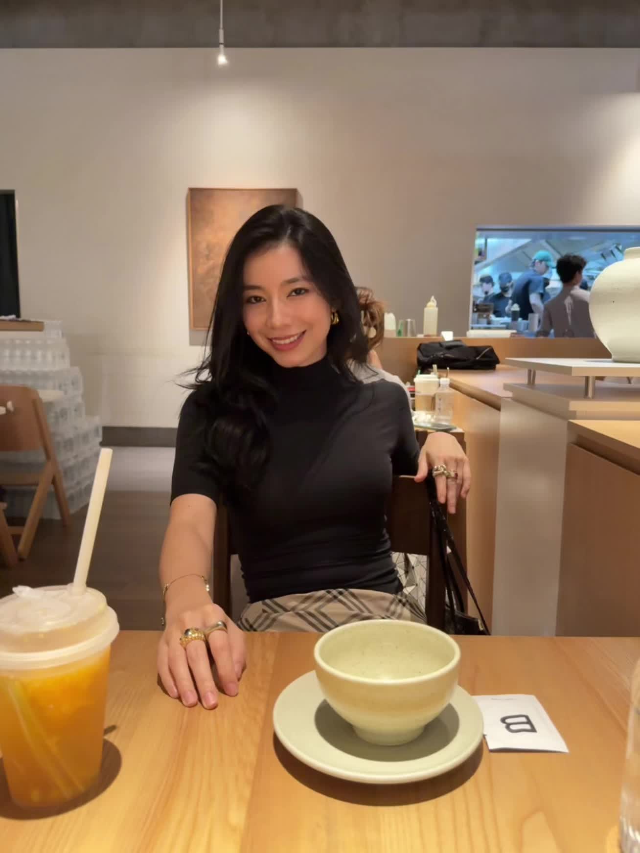又是美服自己