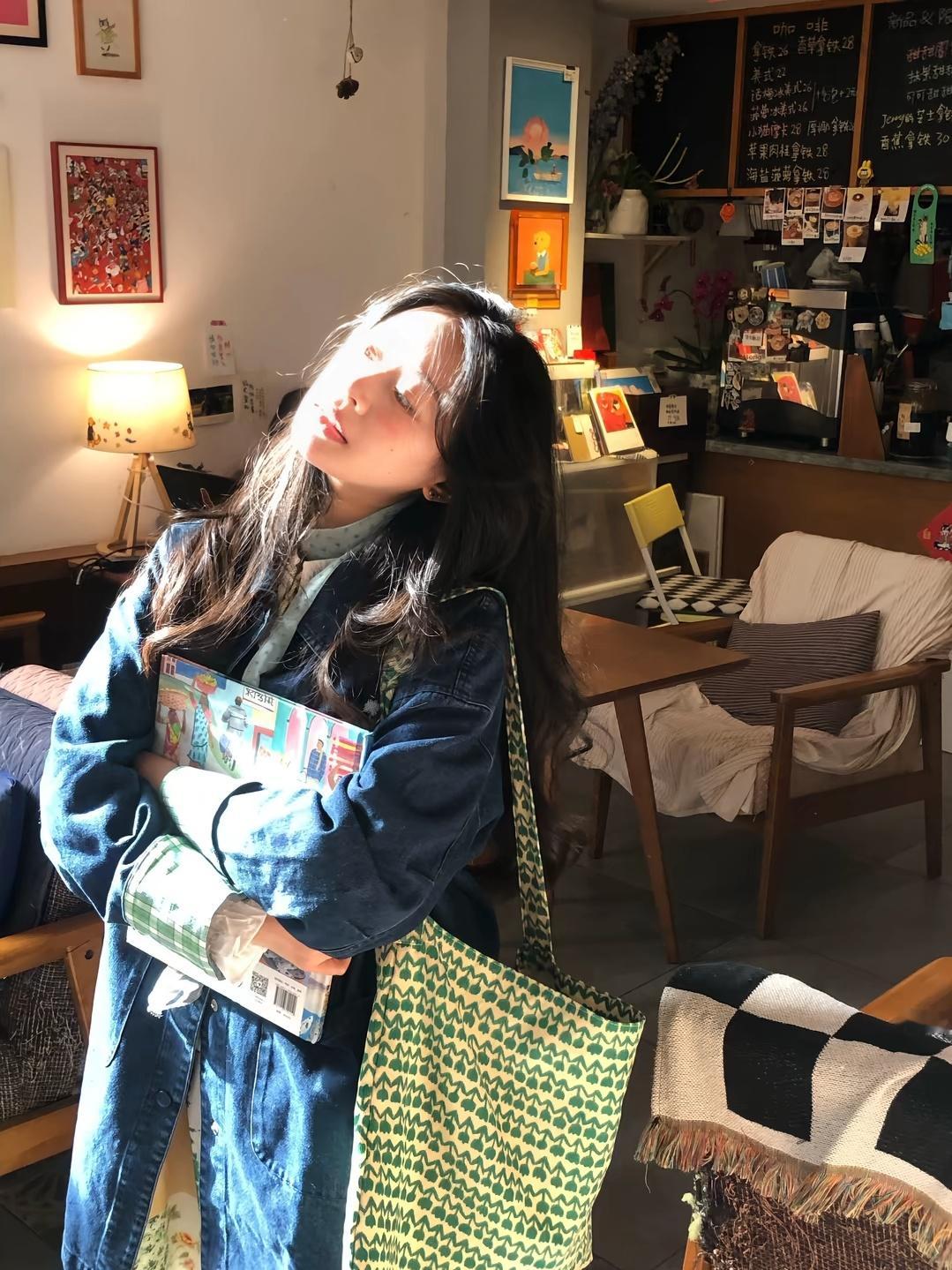 现在的男孩子什么都愿意跟你说 就是不说他有老婆孩子 ​​​