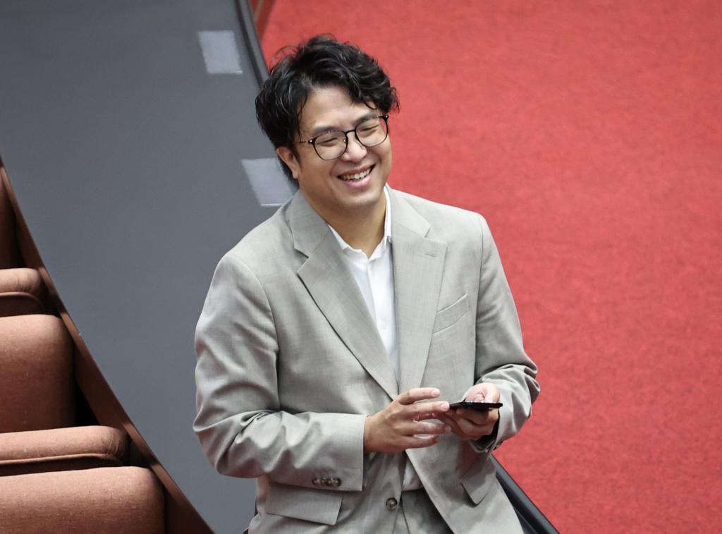 沈伯洋喊双城论坛效益低 他拆穿“还是藏不住”青鸟那一套
沈伯洋在获得民进党征召参