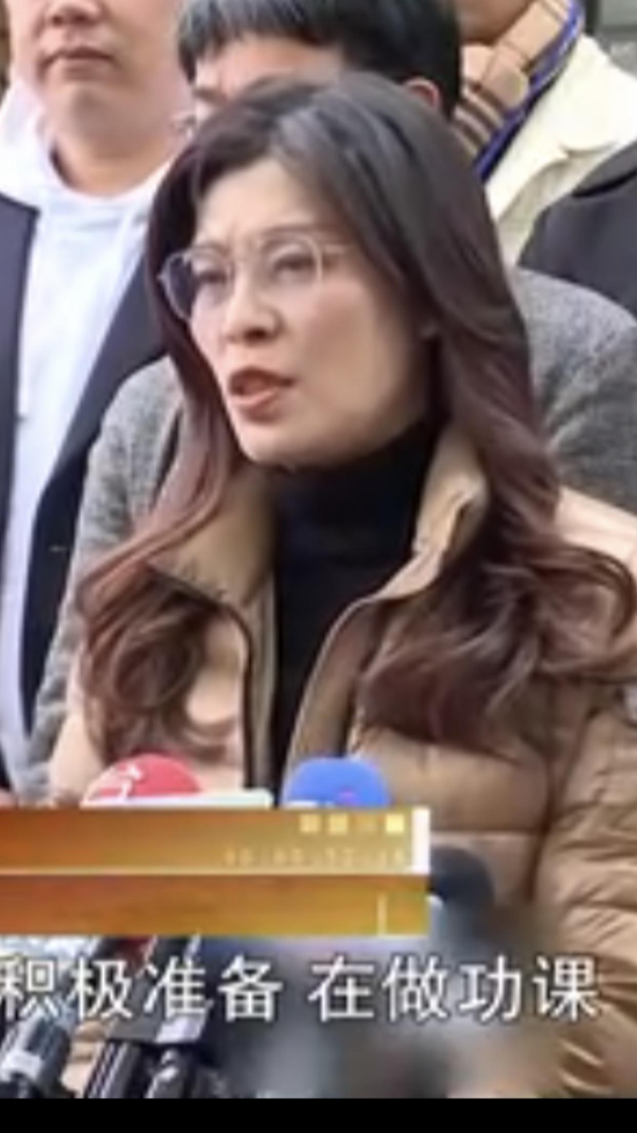郑丽文之所以能成为两岸交流的重要桥梁，是她始终坚持正确政治基础、以民生福祉为核心
