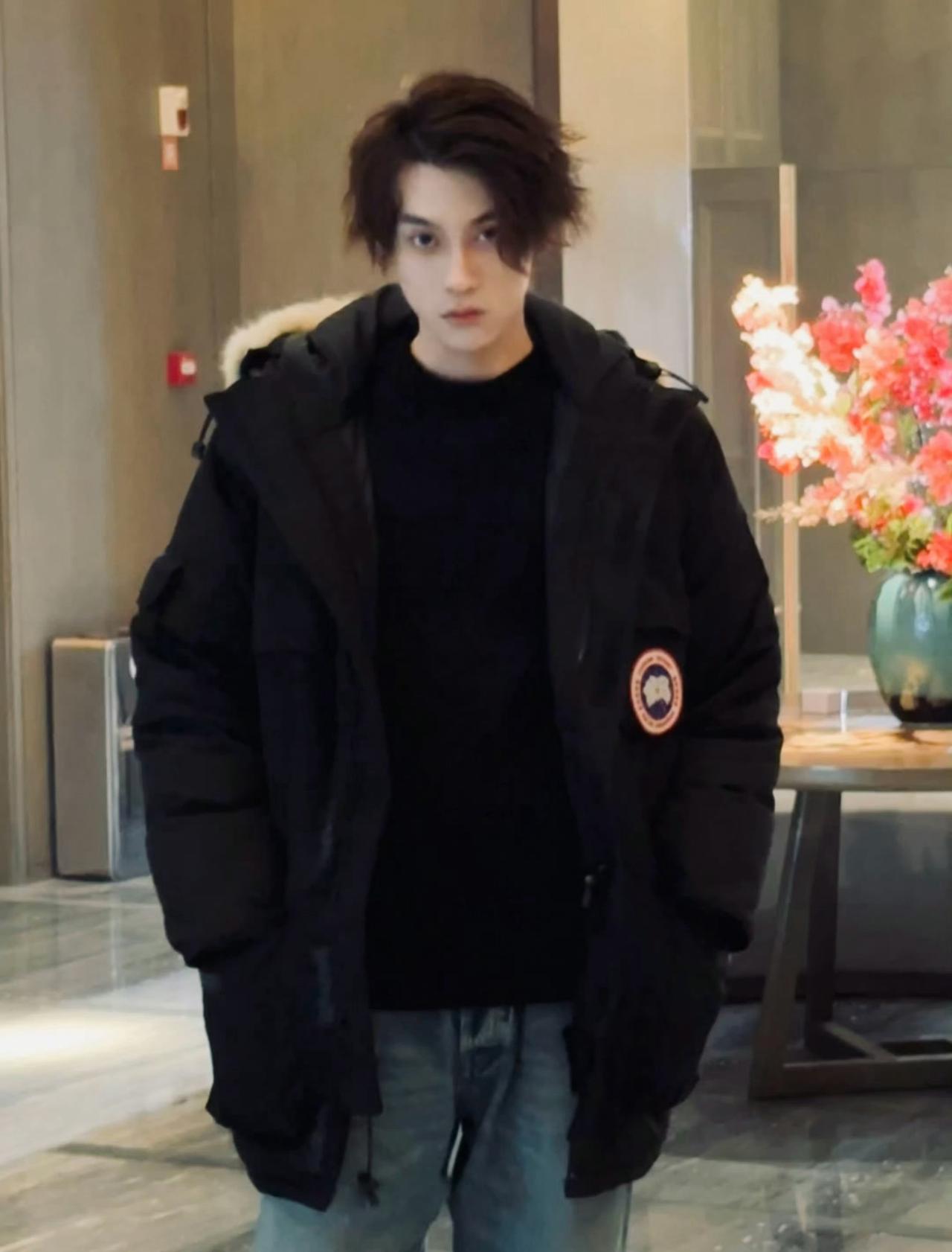 喜欢一些很生动很灵的live

田栩宁私服 ​​​