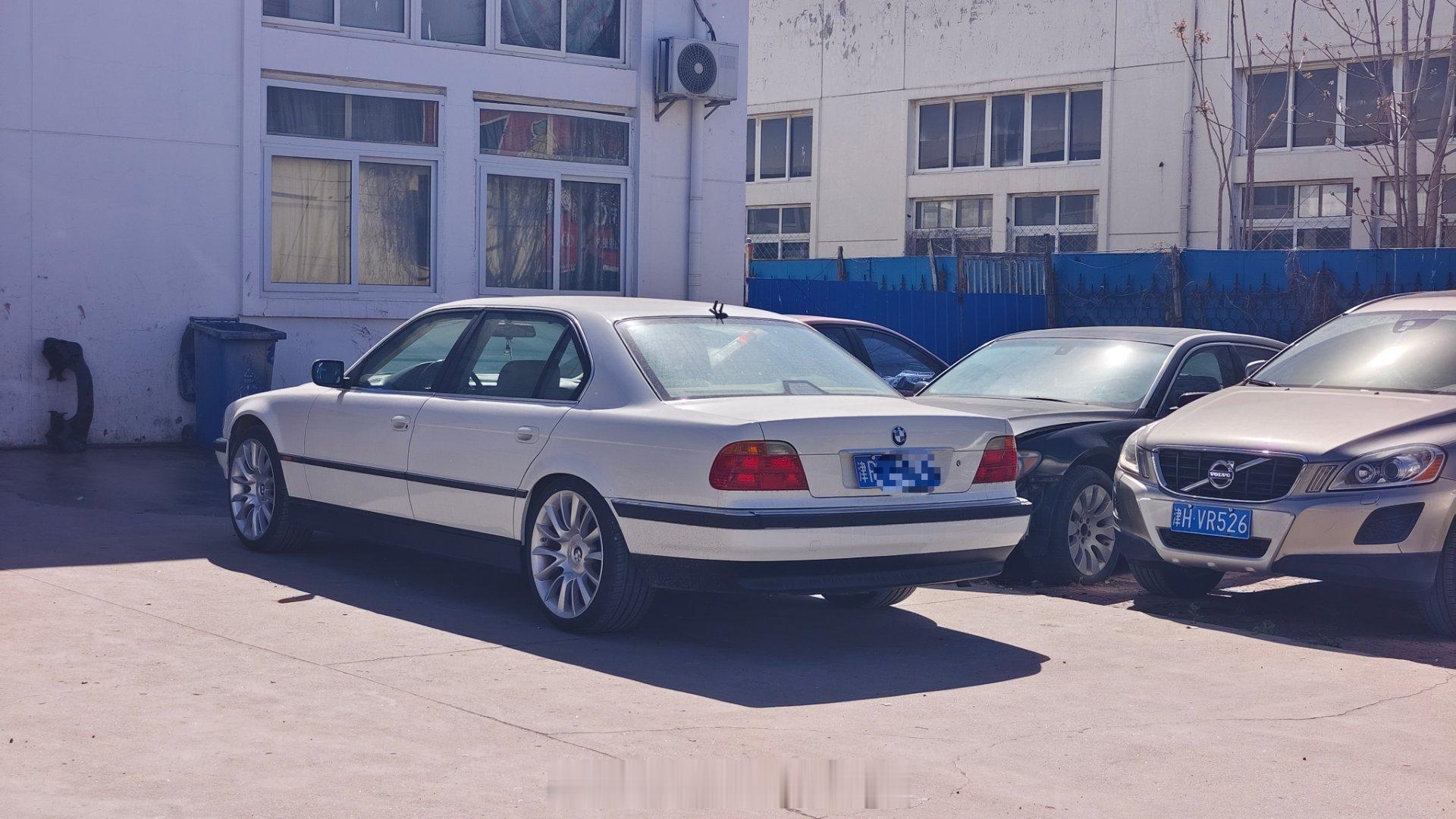 要素过多，之前这台745i我当时还想买，没想到没过几年现在已经烂成这样了...S