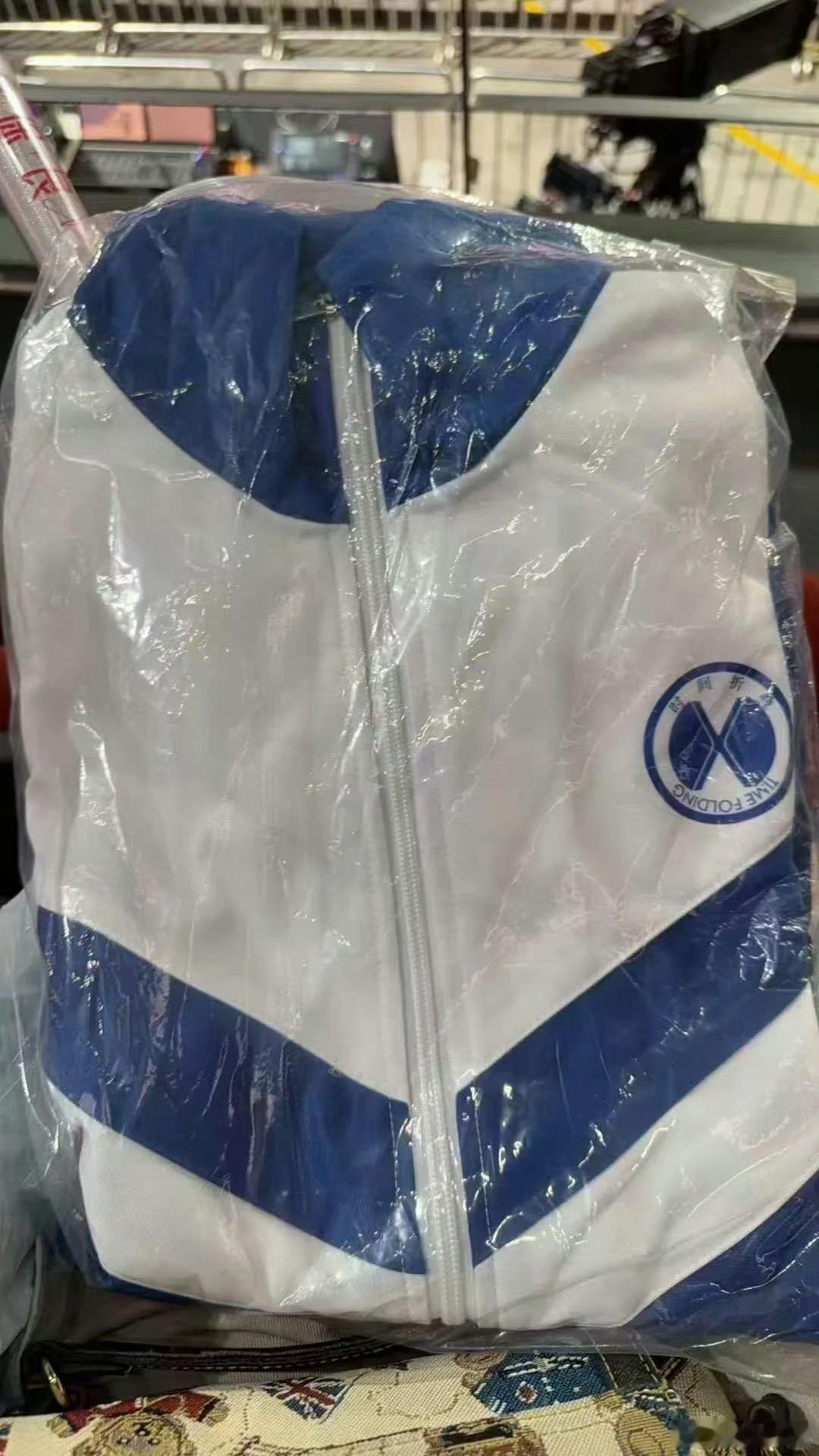 徐良杭州演唱会粉丝集体穿校服 徐良演唱会是成年人的时光胶囊长大之后才懂，青春从来