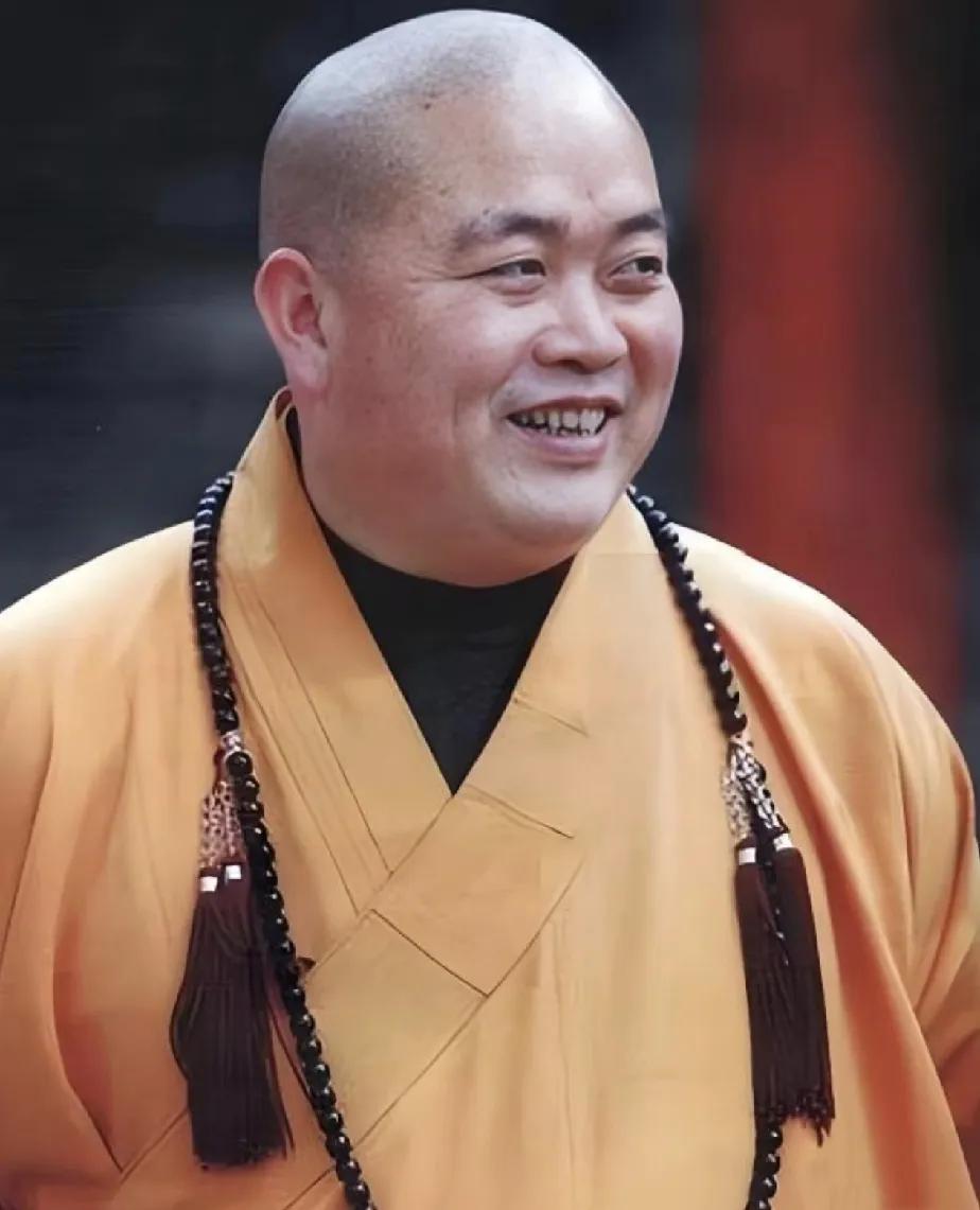 隔壁阿婆每年去各种名山古寺拜佛，
她说释永信身上，
感受不到修行者的力量，
虽然