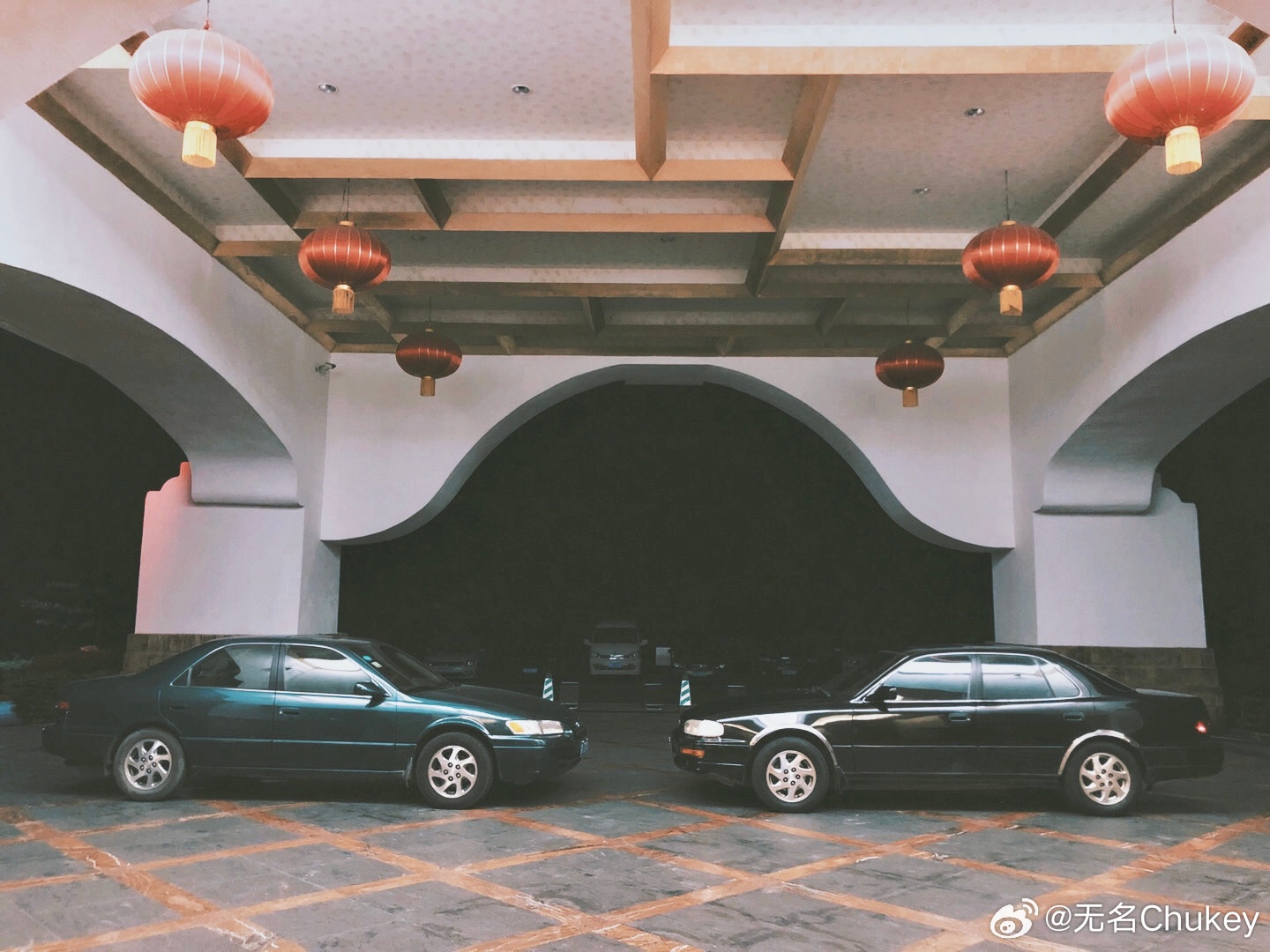 我其实对90年代和千禧年后的汽车，情感是不一样的。开90年代的车，仿佛就一直沉浸