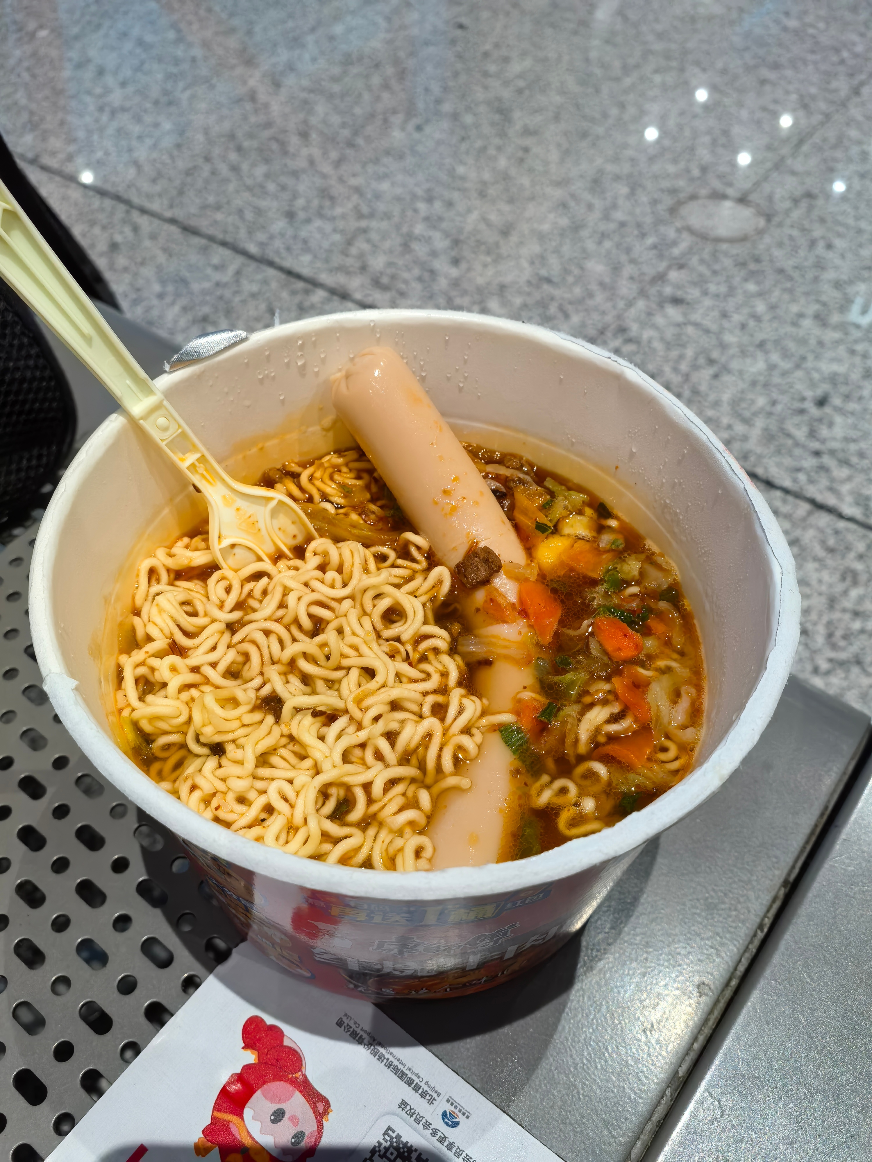 早班机+方便面  生活真美好～ ​​​