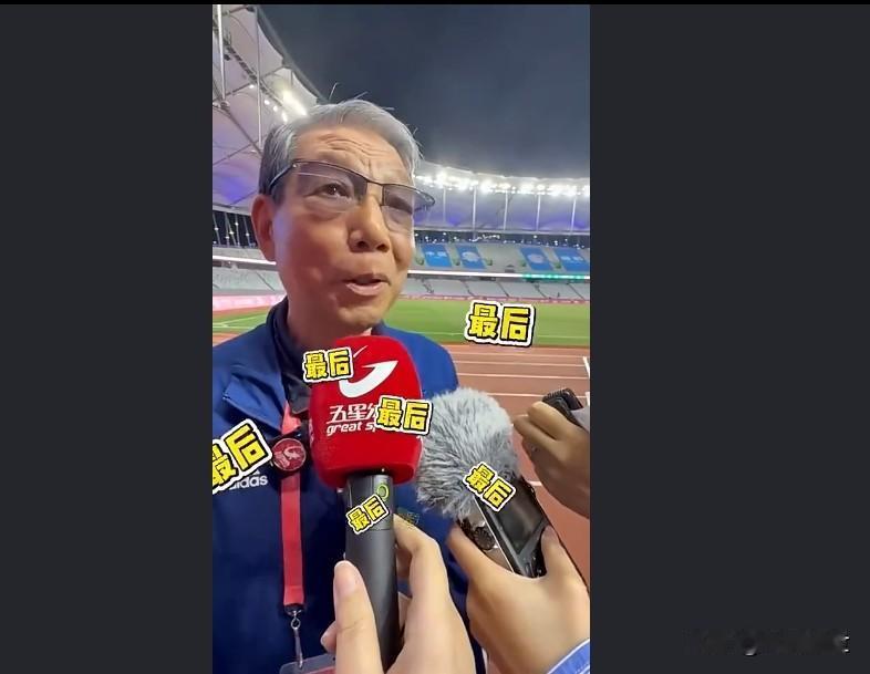 徐根宝真的太硬核了！81岁还每天看曼城、巴萨的比赛，就这紧跟潮流的劲儿，谁说他落