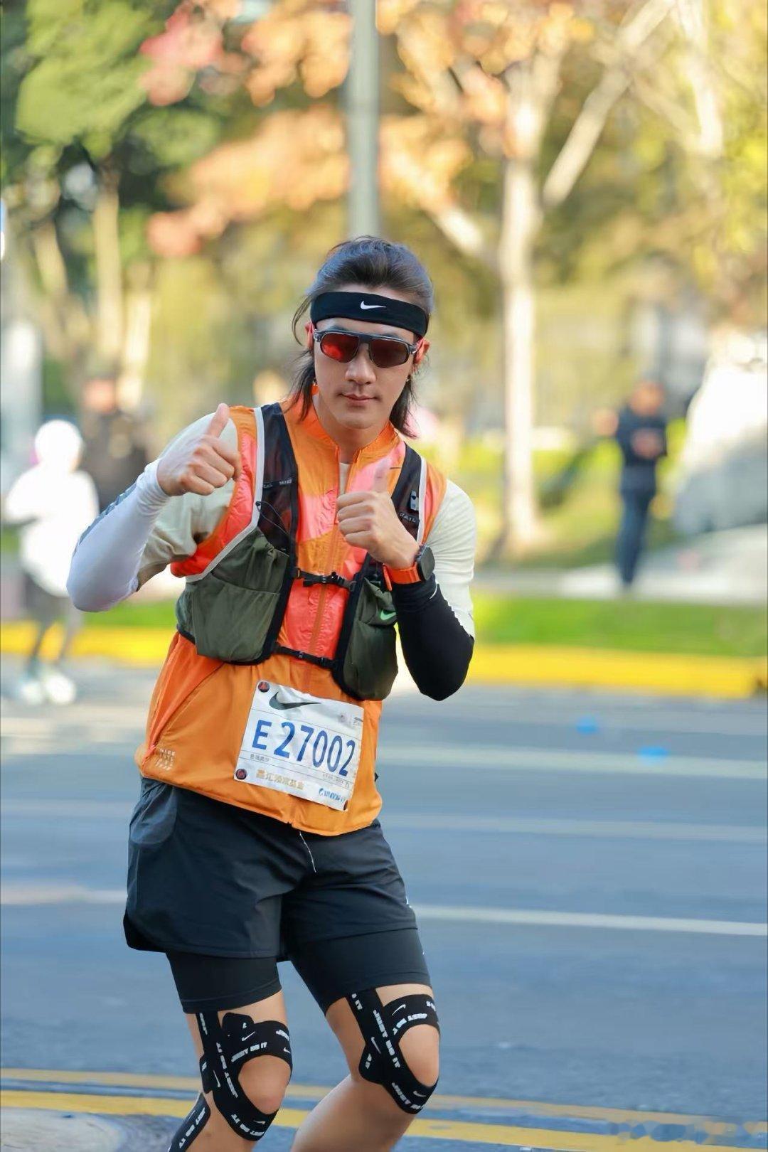 此沙完成42公里马拉松备战训练累到抬脚都费劲，结果居然稳稳跑完了，这体力也太能打