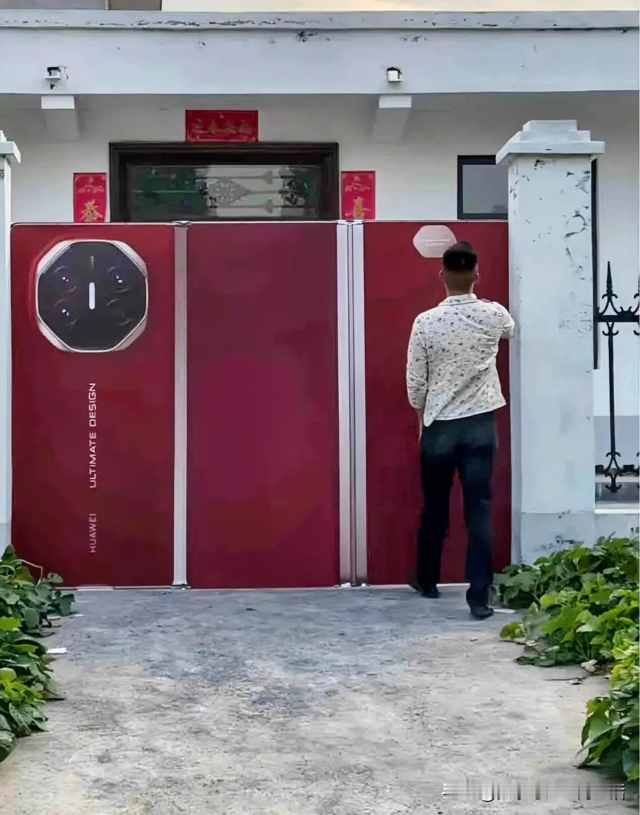 坐标深圳，刚网上刷到的“华为三折叠”
还是这届网友会玩儿[笑哭] ​#大地之旅深